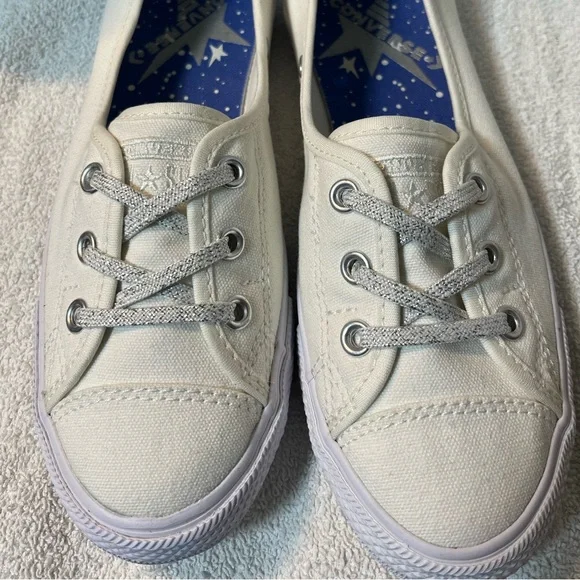 NWOT Converse All Stars girls white ballet lace slip on in size 5.5